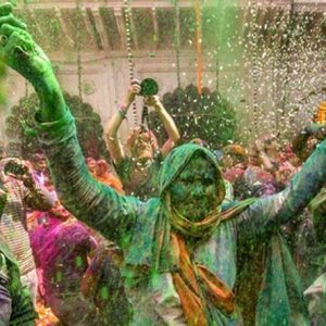 holi celebration in mathura