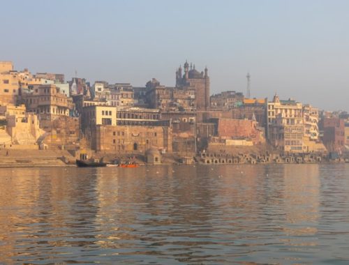 Varanasi (Banaras) in Sawan 2025 – Complete Guide to Kanwar Yatra, Shravan Rituals, Ghats and Travel Tips